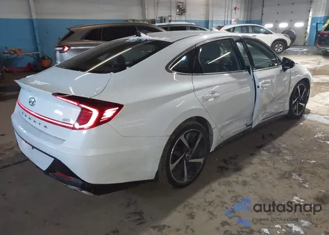 2021 Hyundai Sonata Sel Plus z USA, uszkodzony, nr VIN 5NPEJ4J28MH084555
